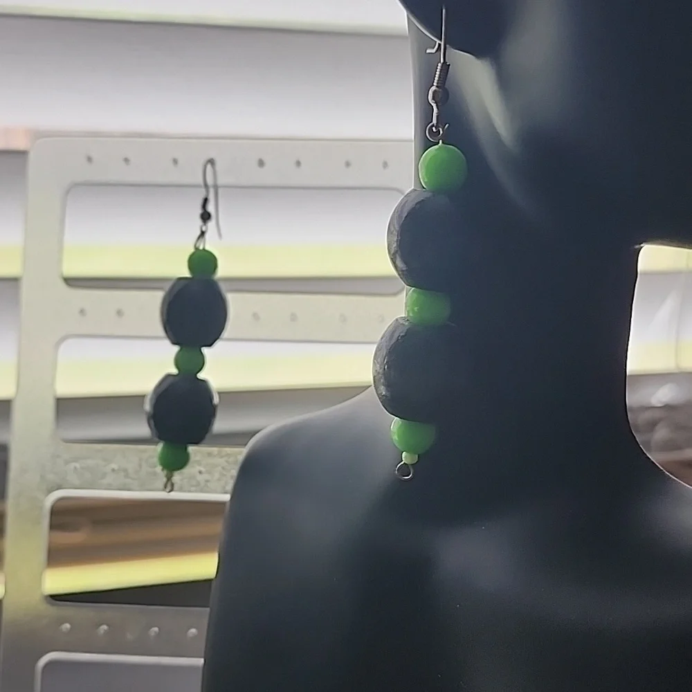 Handmade  Black and Green Beaded Earrings - Picture 5 of 5